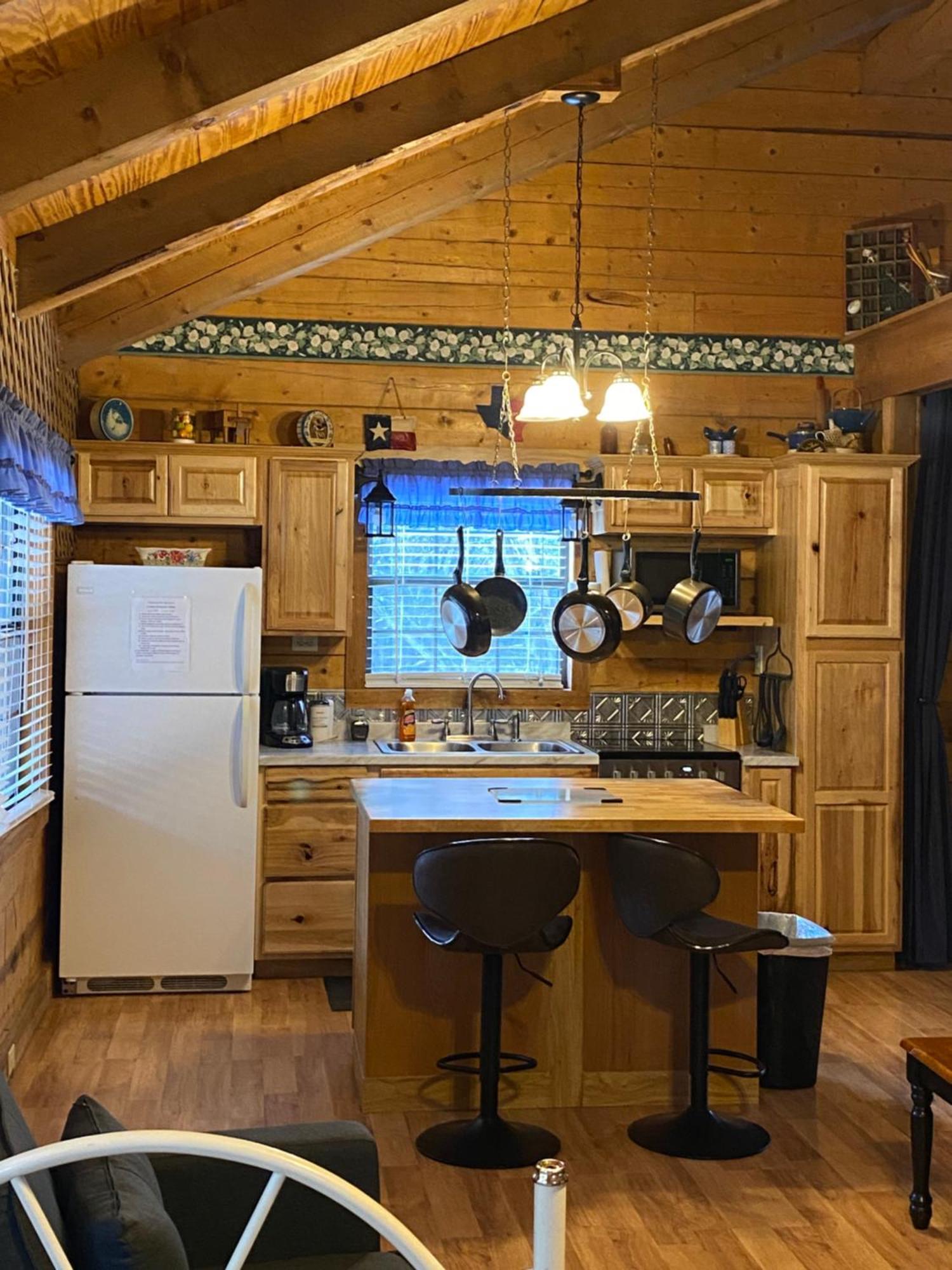 A Peace Of Heaven Cabins And Rv Vanderpool Eksteriør billede
