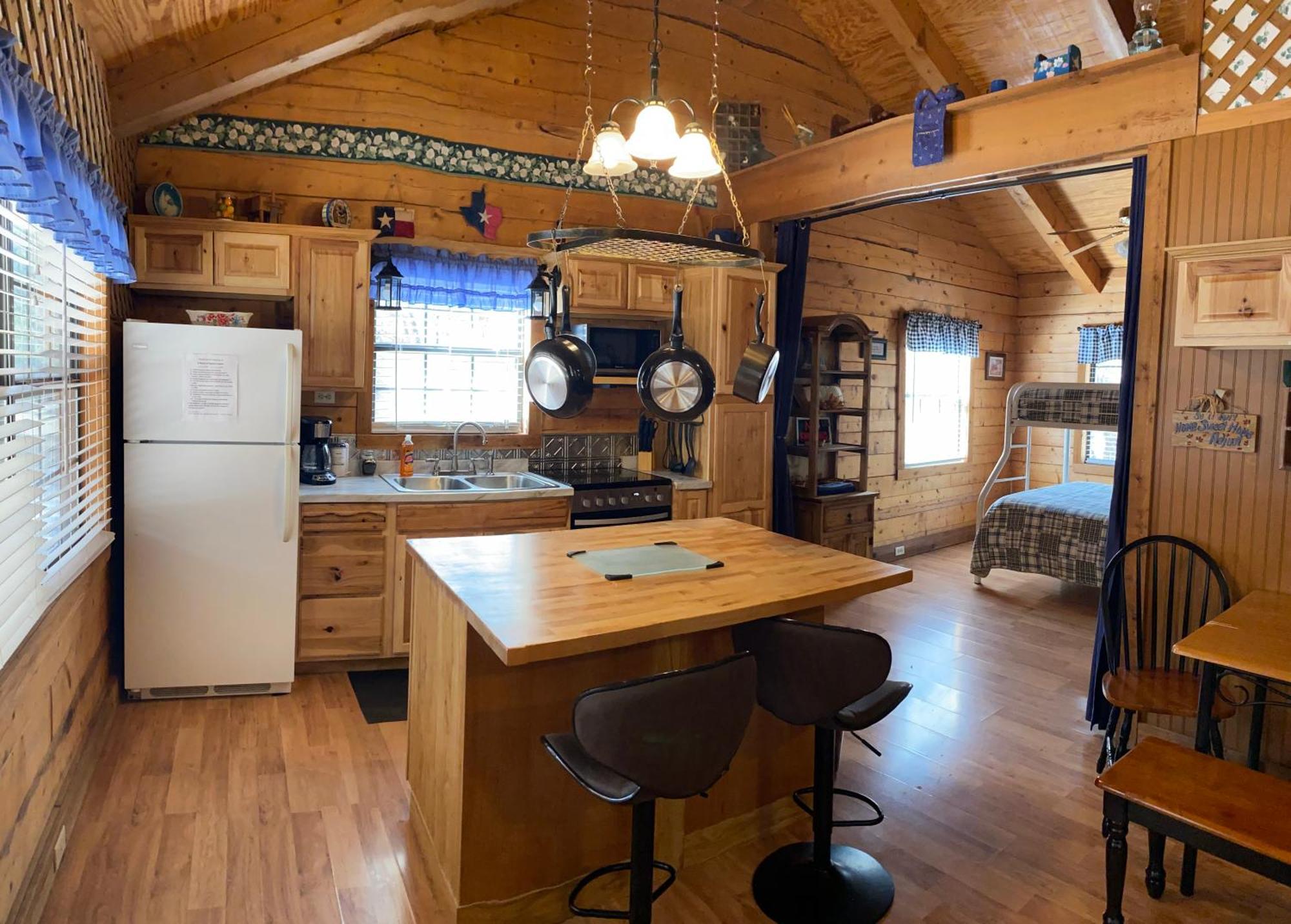 A Peace Of Heaven Cabins And Rv Vanderpool Eksteriør billede