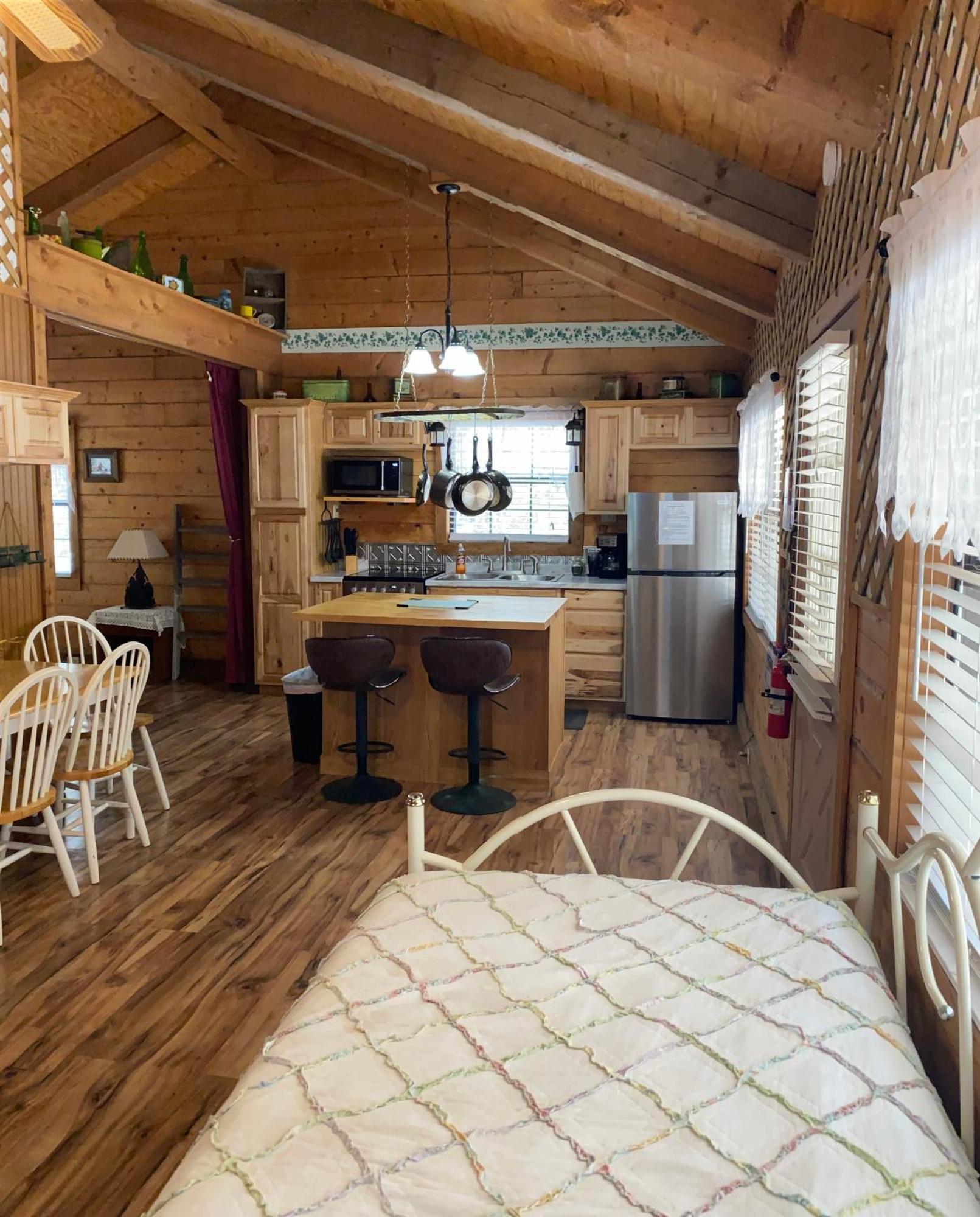 A Peace Of Heaven Cabins And Rv Vanderpool Eksteriør billede
