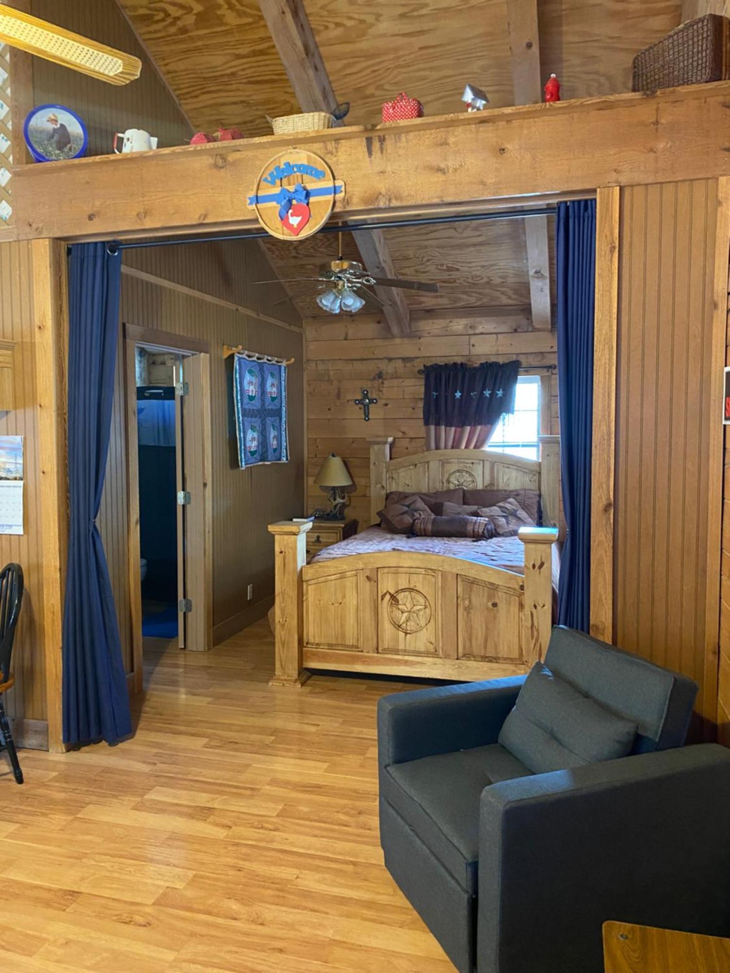 A Peace Of Heaven Cabins And Rv Vanderpool Eksteriør billede