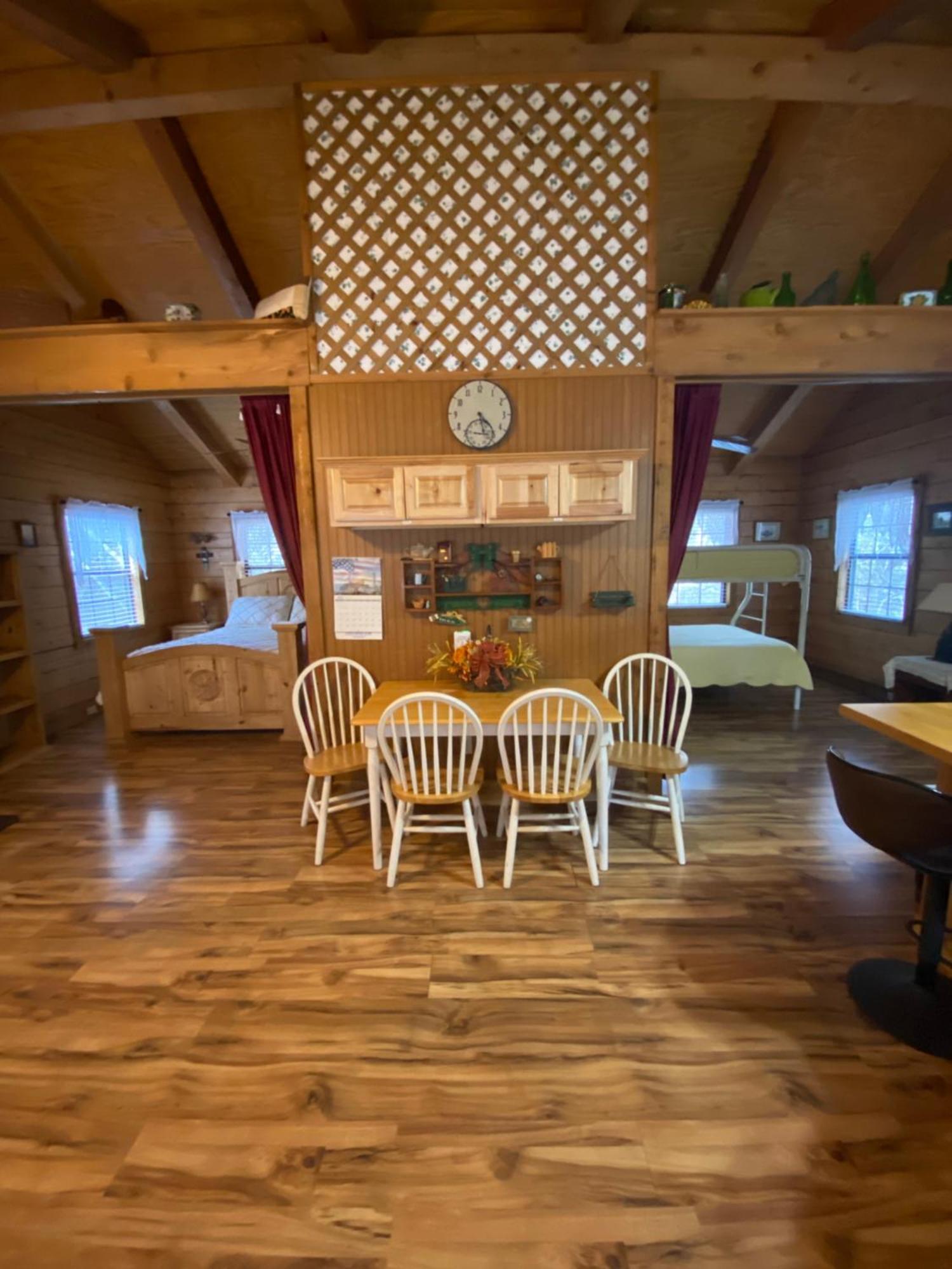 A Peace Of Heaven Cabins And Rv Vanderpool Eksteriør billede
